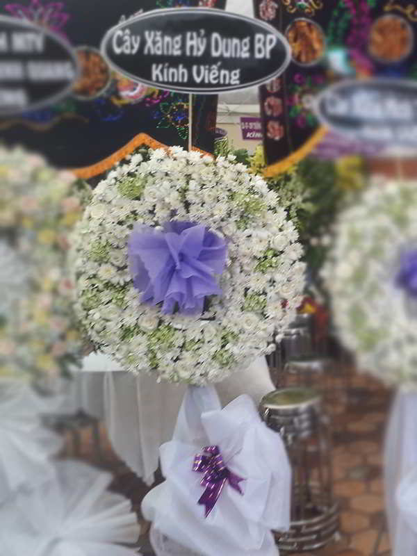 vong-hoa-vieng-dam-tang-gia-re-tai-binh-duong