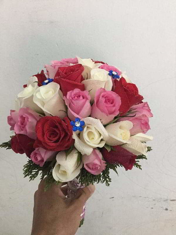 hoa-cam-tay-co-dau-dep