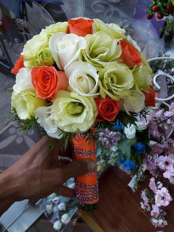 hoa-cam-tay-co-dau-dep