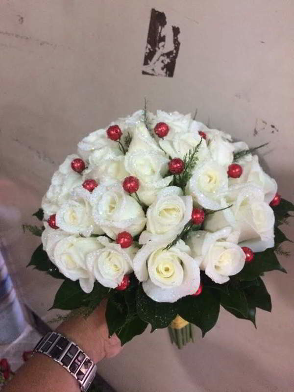 hoa-cam-tay-co-dau-dep