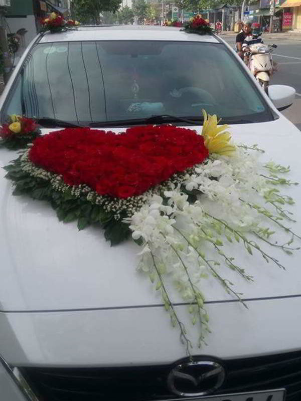 trang-tri-xe-hoa-tai-binh-duong