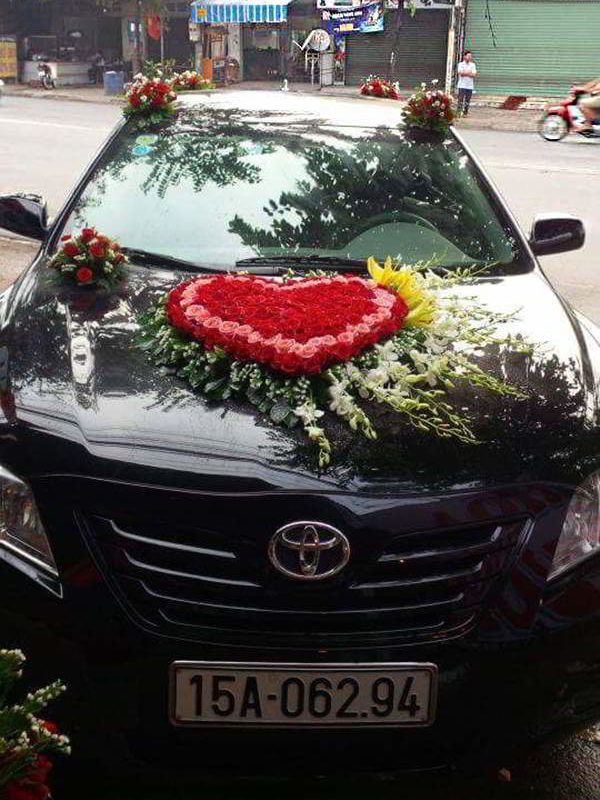 trang-tri-xe-hoa-tai-binh-duong