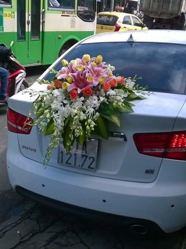 trang-tri-xe-hoa-tai-binh-duong